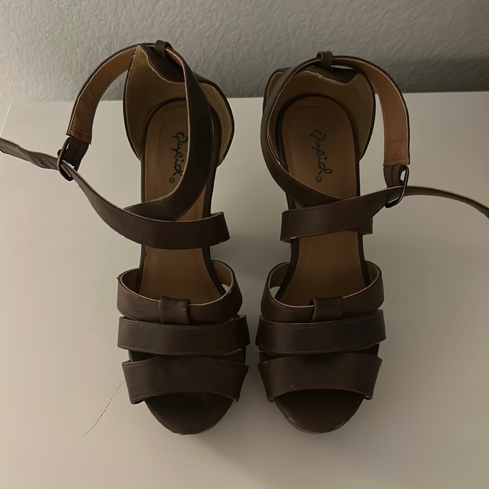 8.5, Brown, cross-strap heels